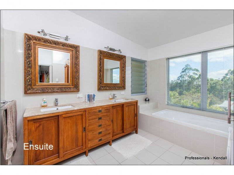 6 Sumatra Court, Tamborine Mountain QLD 4272