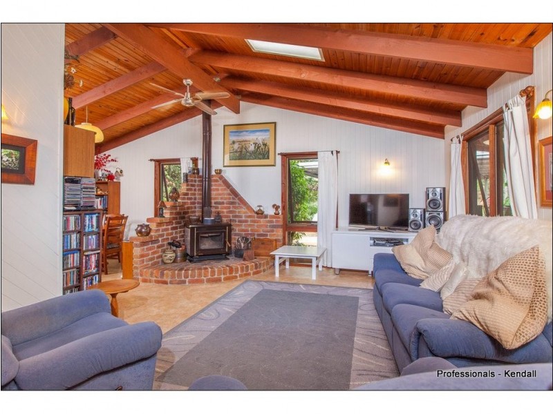 4-6 Cayambe Court, Eagle Heights QLD 4271