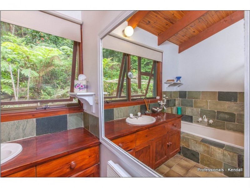 4-6 Cayambe Court, Eagle Heights QLD 4271