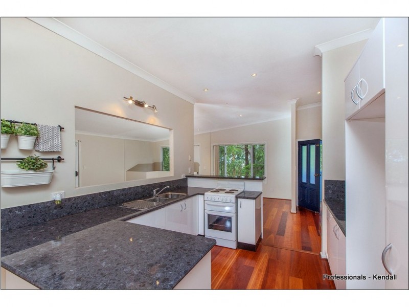 13 Tabor Drive, Eagle Heights QLD 4271