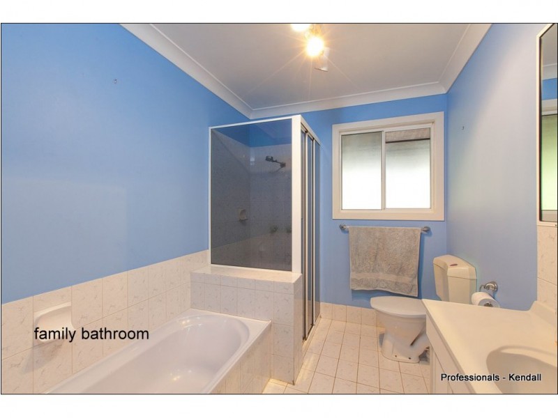 13 Tabor Drive, Eagle Heights QLD 4271