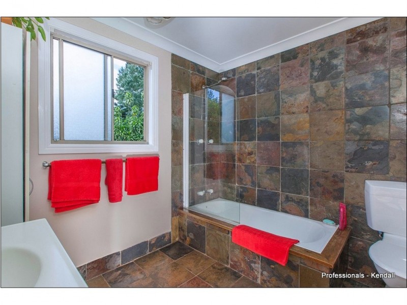 1 Freemont Drive, Tamborine Mountain QLD 4272