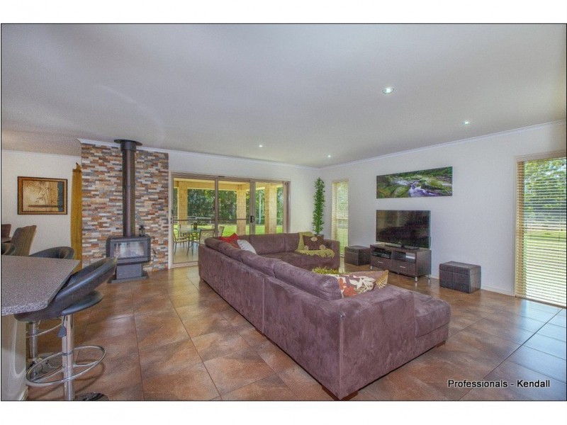 19 Power Parade, Tamborine Mountain QLD 4272