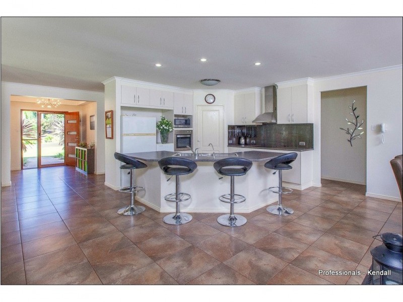 19 Power Parade, Tamborine Mountain QLD 4272