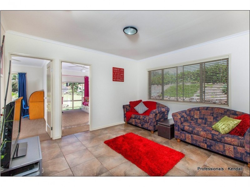 19 Power Parade, Tamborine Mountain QLD 4272