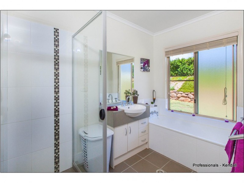 19 Power Parade, Tamborine Mountain QLD 4272