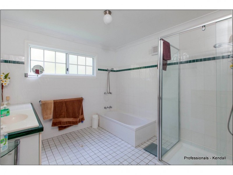 76 Magnetic Drive, Eagle Heights QLD 4271