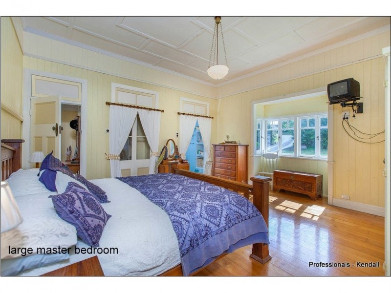 11 Holt Road, Tamborine Mountain QLD 4272