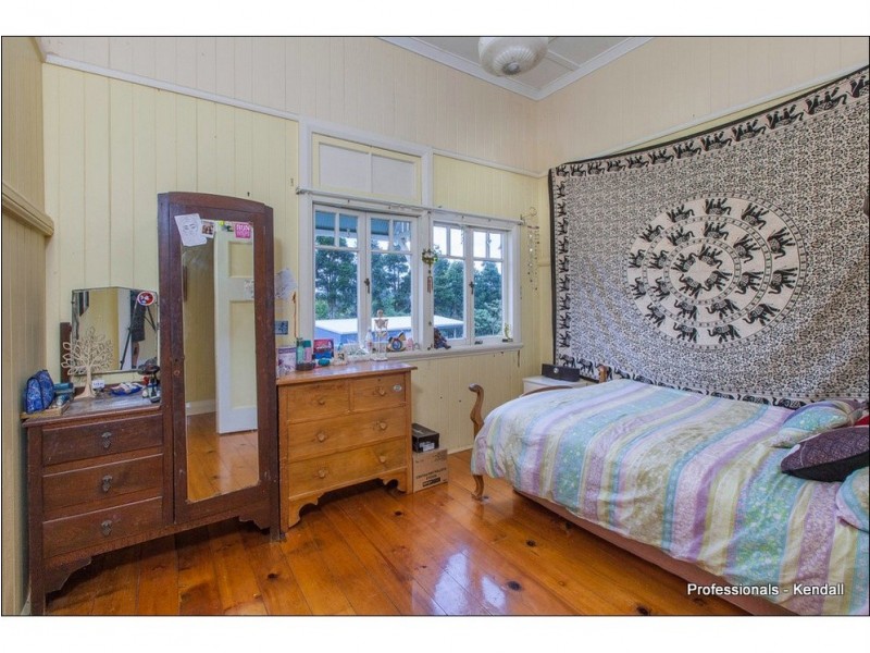 11 Holt Road, Tamborine Mountain QLD 4272