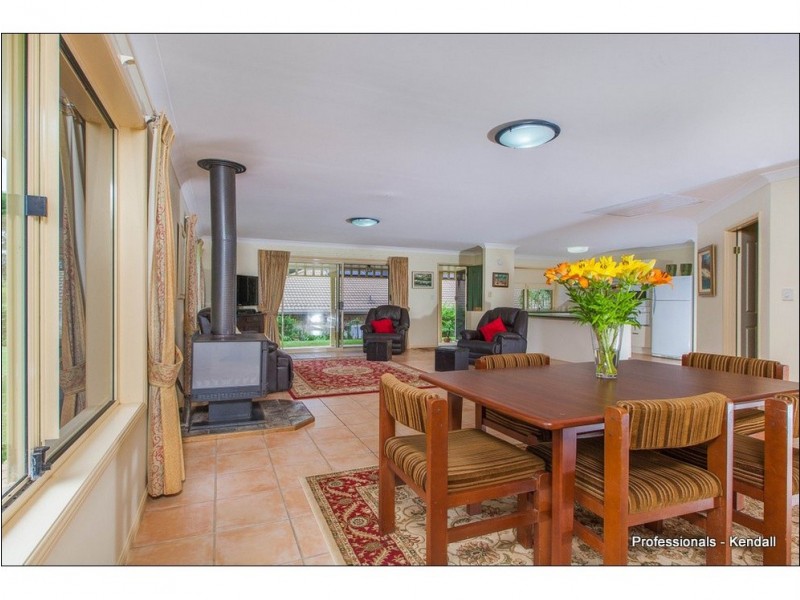 16 North Street, Tamborine Mountain QLD 4272