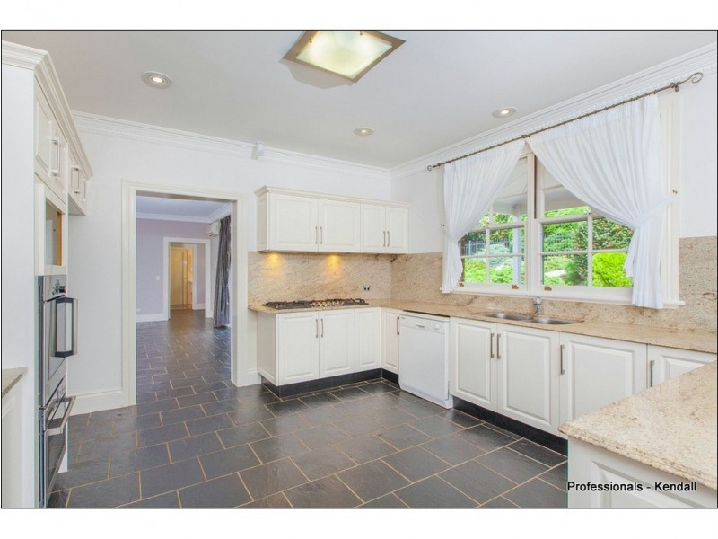 90 Main Western Road, Tamborine Mountain QLD 4272