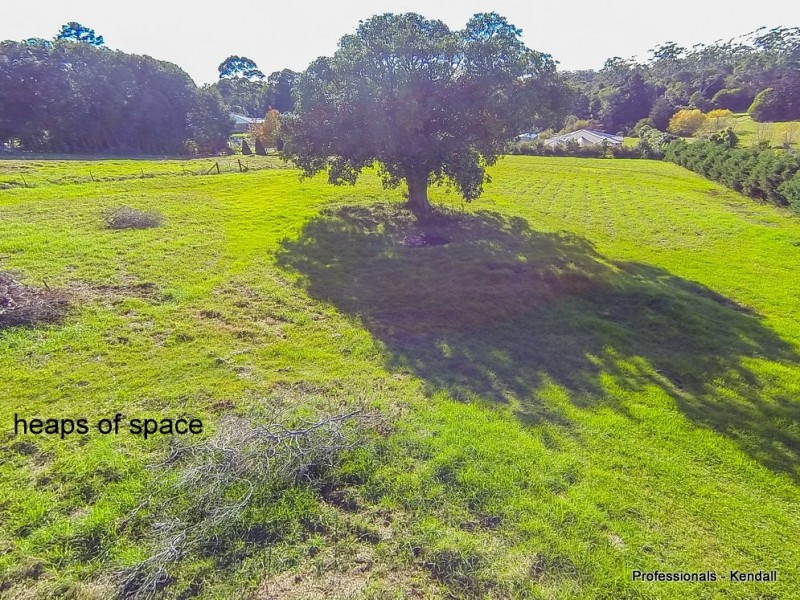 27 BENOWA DR, Tamborine Mountain QLD 4272