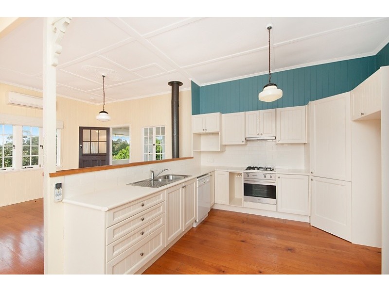 27 BENOWA DR, Tamborine Mountain QLD 4272