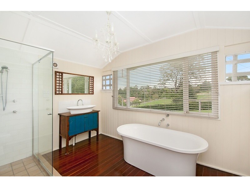 27 BENOWA DR, Tamborine Mountain QLD 4272