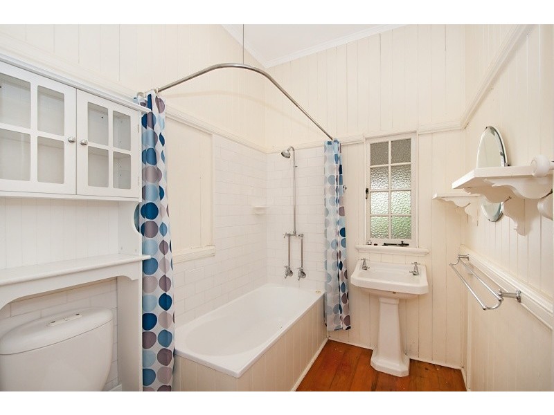 27 BENOWA DR, Tamborine Mountain QLD 4272