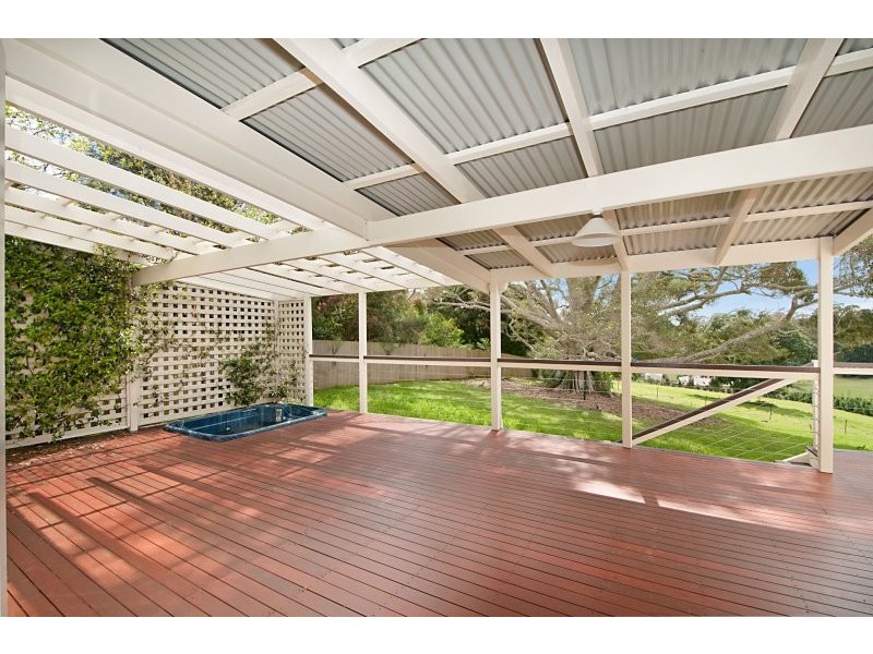 27 BENOWA DR, Tamborine Mountain QLD 4272