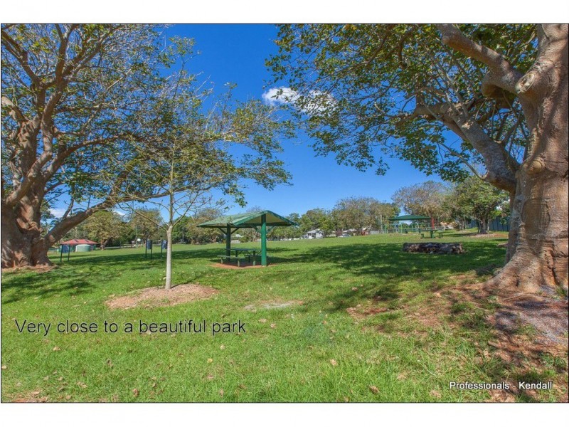 16 Stradbroke Ave, Tamborine Mountain QLD 4272