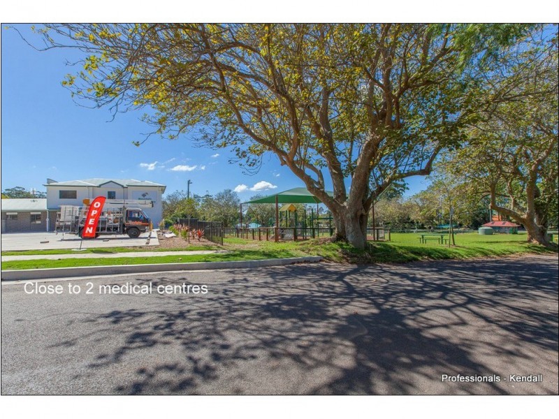 16 Stradbroke Ave, Tamborine Mountain QLD 4272