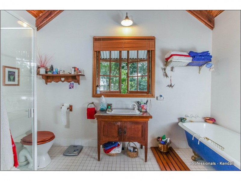 123 Contour Road, Eagle Heights QLD 4271
