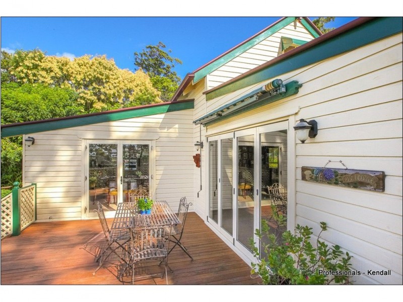 104 Contour Road, Eagle Heights QLD 4271