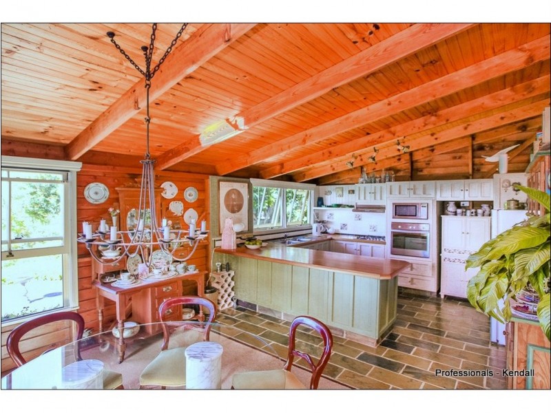 104 Contour Road, Eagle Heights QLD 4271