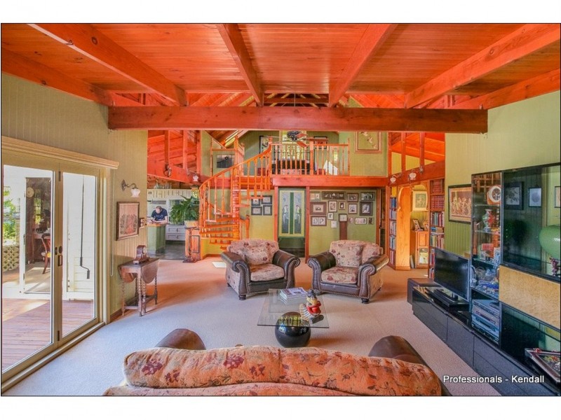 104 Contour Road, Eagle Heights QLD 4271