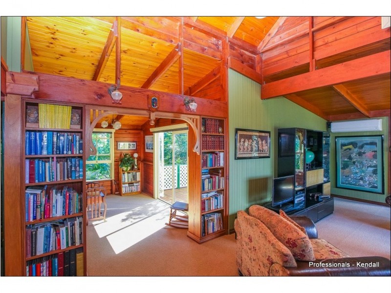 104 Contour Road, Eagle Heights QLD 4271