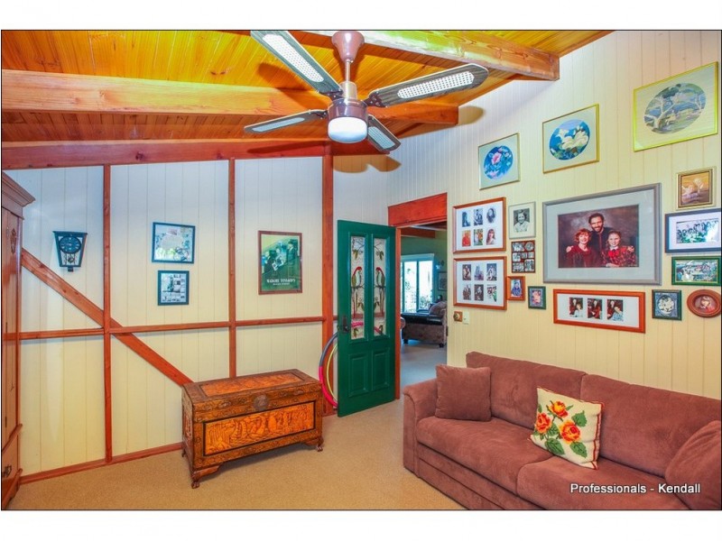 104 Contour Road, Eagle Heights QLD 4271