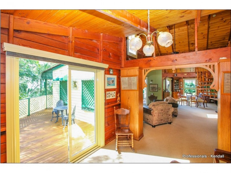 104 Contour Road, Eagle Heights QLD 4271