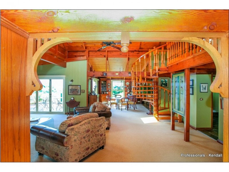 104 Contour Road, Eagle Heights QLD 4271