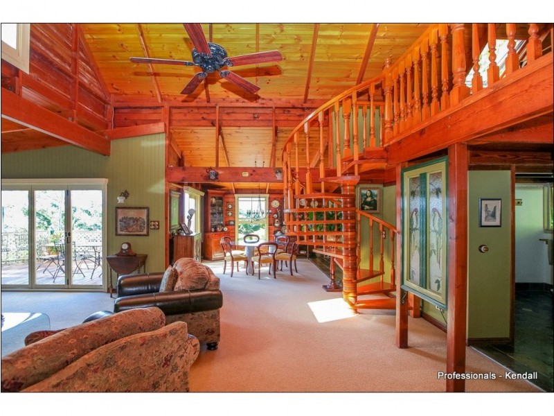 104 Contour Road, Eagle Heights QLD 4271