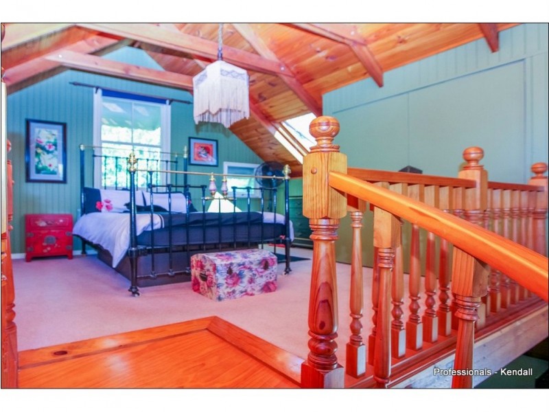 104 Contour Road, Eagle Heights QLD 4271