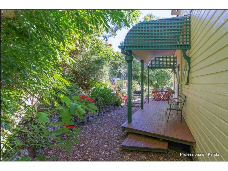 104 Contour Road, Eagle Heights QLD 4271