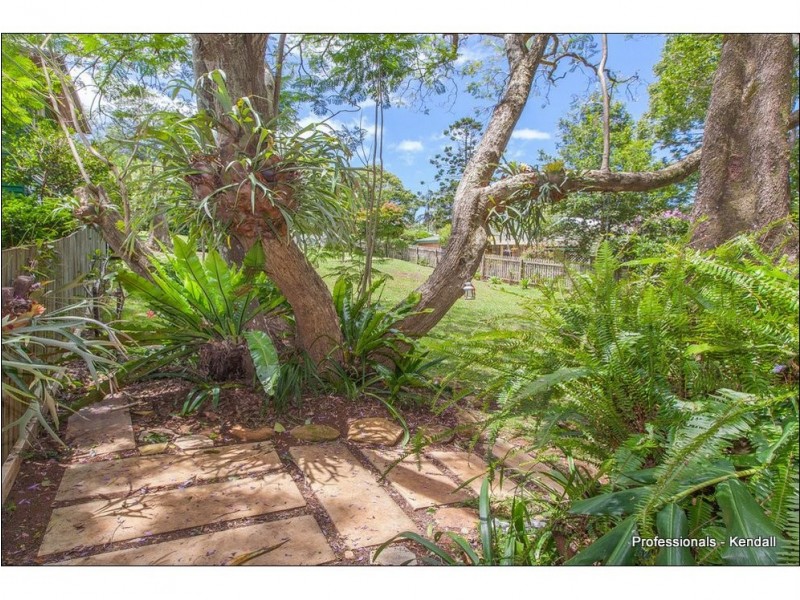 11 Beechmont Avenue, Eagle Heights QLD 4271