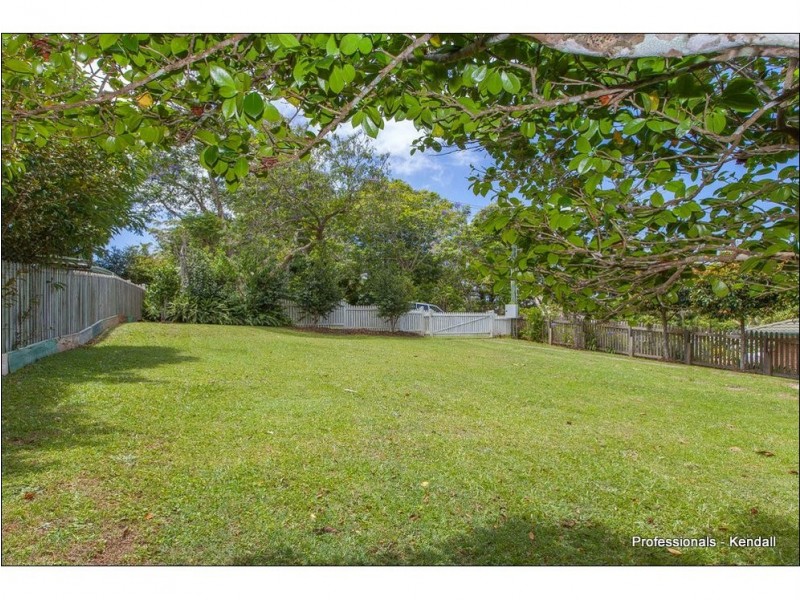 11 Beechmont Avenue, Eagle Heights QLD 4271