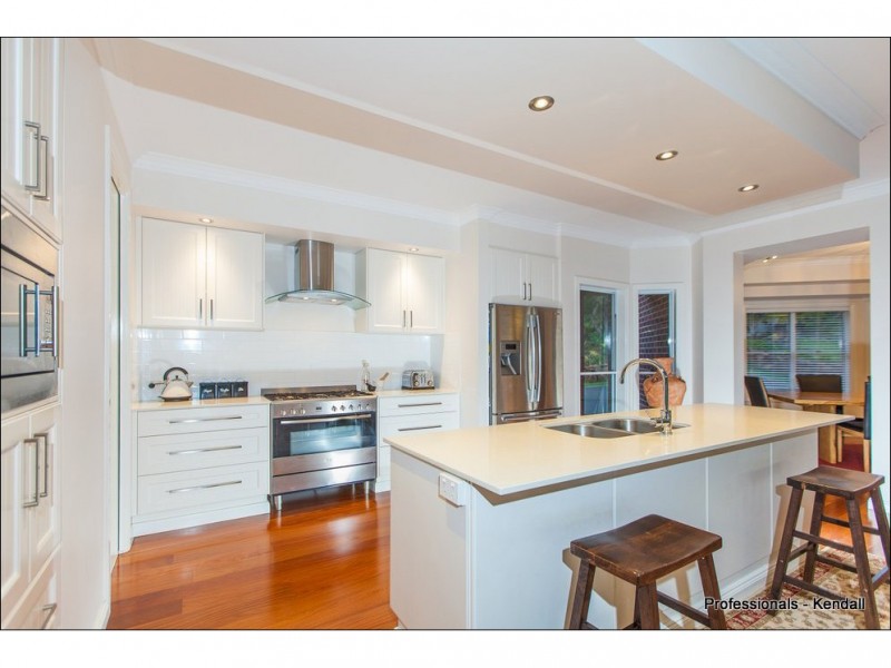 30 St Bernard Street, Tamborine Mountain QLD 4272