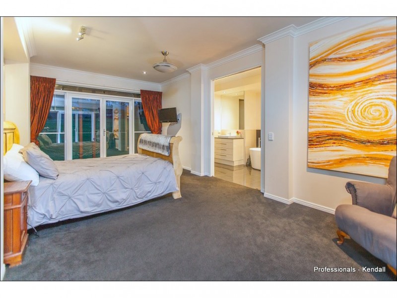 30 St Bernard Street, Tamborine Mountain QLD 4272