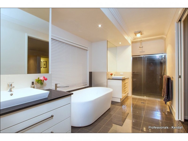 30 St Bernard Street, Tamborine Mountain QLD 4272