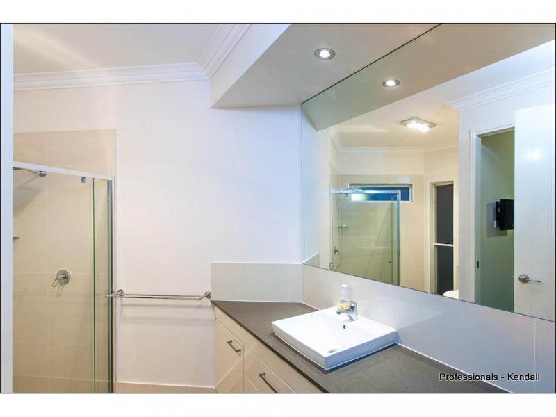 30 St Bernard Street, Tamborine Mountain QLD 4272