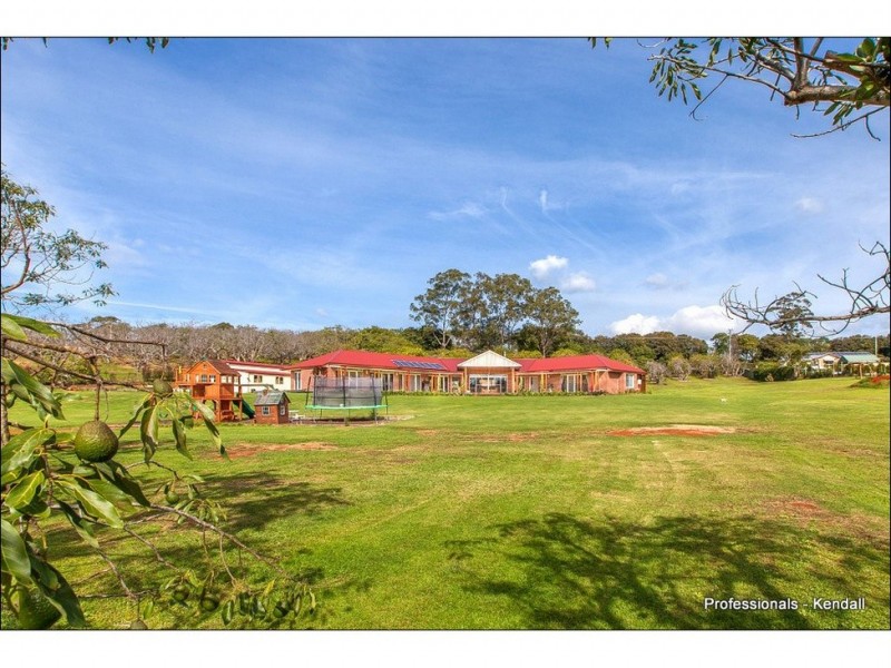 30 St Bernard Street, Tamborine Mountain QLD 4272