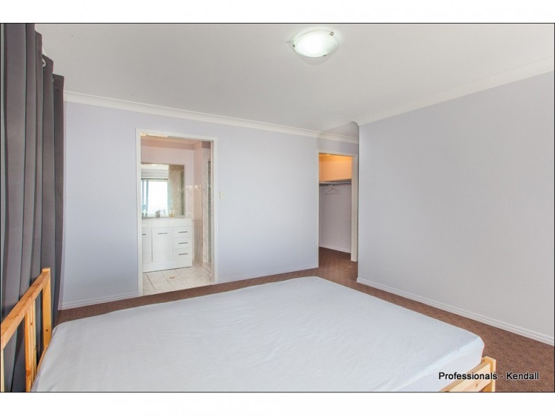 36 Paradise Drive, Eagle Heights QLD 4271