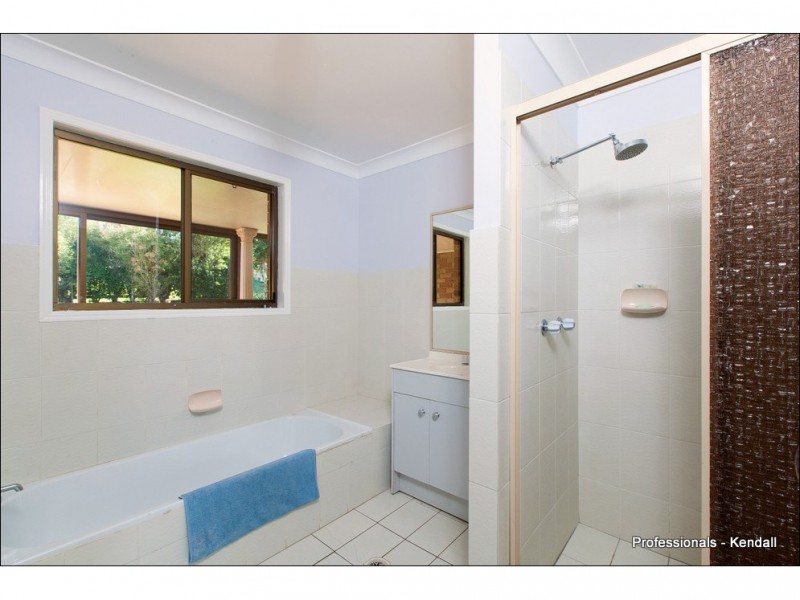 36 Paradise Drive, Eagle Heights QLD 4271