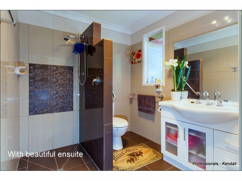 3 Contour Road, Eagle Heights QLD 4271