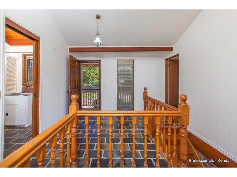 28 Paradise Drive, Eagle Heights QLD 4271