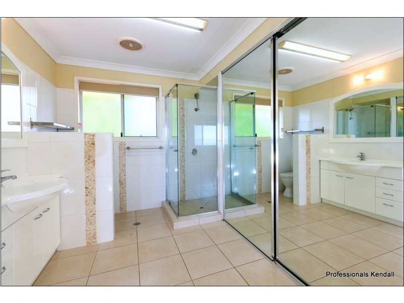 19 Paradise Drive, Tamborine Mountain QLD 4272