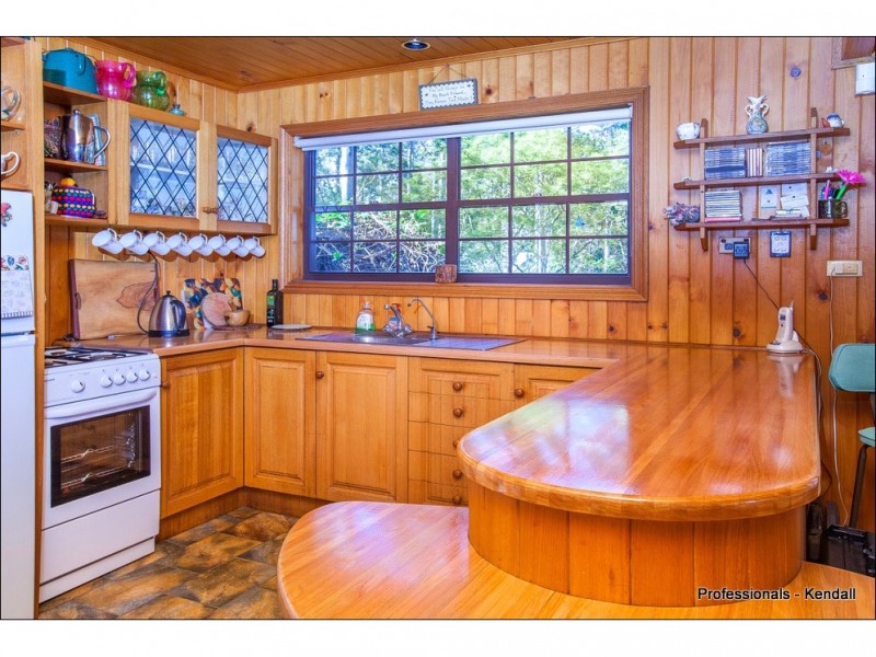 1 Munro Court, Tamborine Mountain QLD 4272