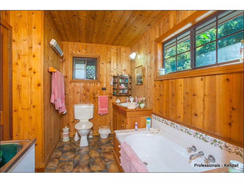 1 Munro Court, Tamborine Mountain QLD 4272