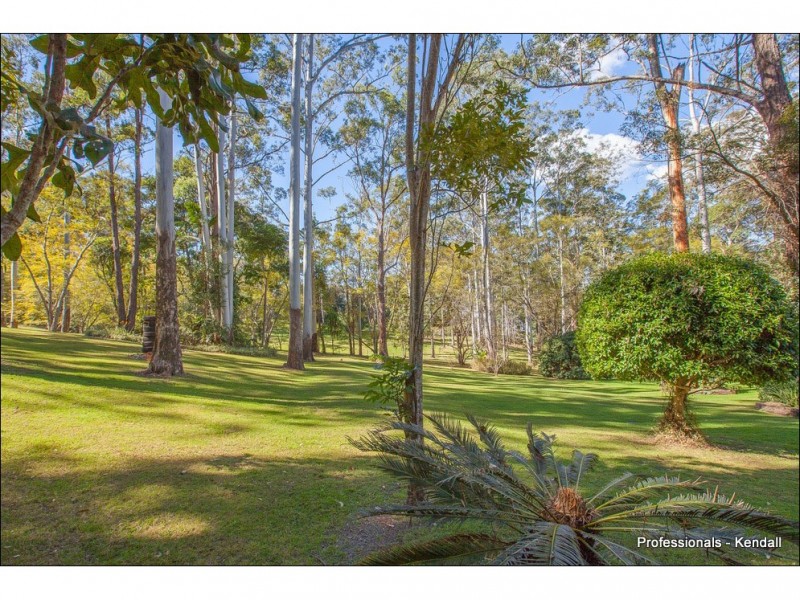 1 Munro Court, Tamborine Mountain QLD 4272