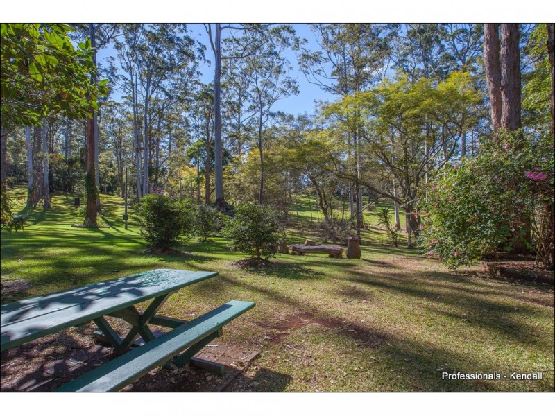 1 Munro Court, Tamborine Mountain QLD 4272