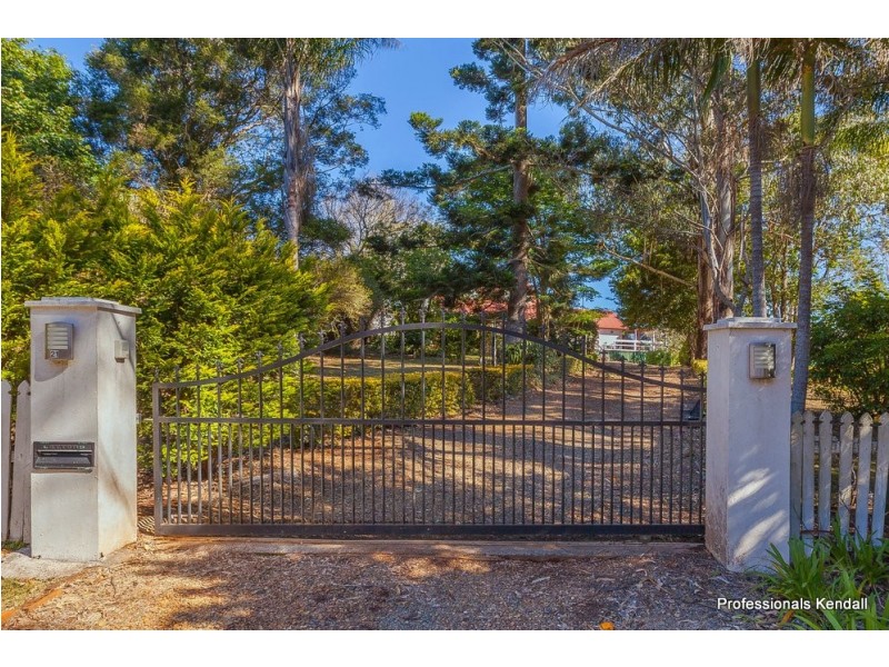 21 Chalmette Drive, Tamborine Mountain QLD 4272